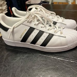 EUC adidas superstars